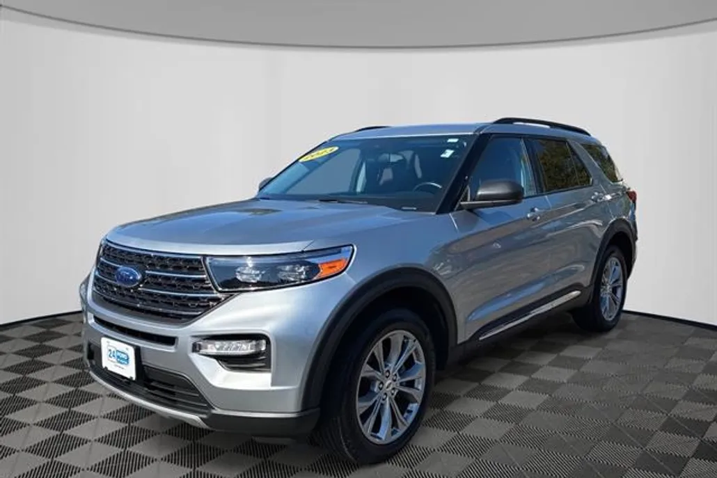 2023 Ford Explorer XLT photo 1