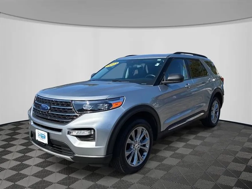 2023 Ford Explorer XLT photo 1