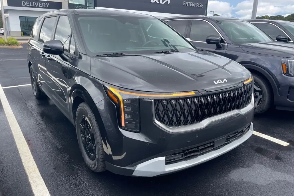 2026 Kia Carnival LXS photo 1