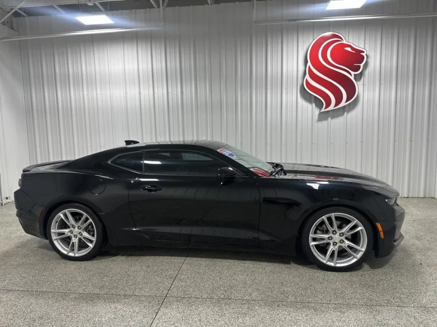 2019 Chevrolet Camaro 1LT photo 1