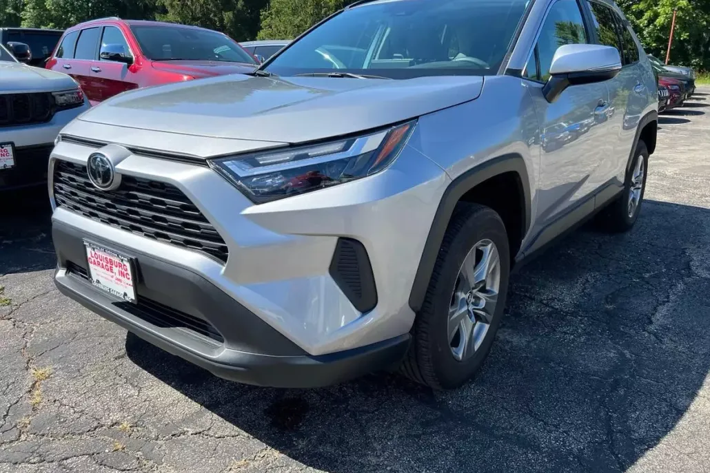 2024 Toyota RAV4 XLE photo 1