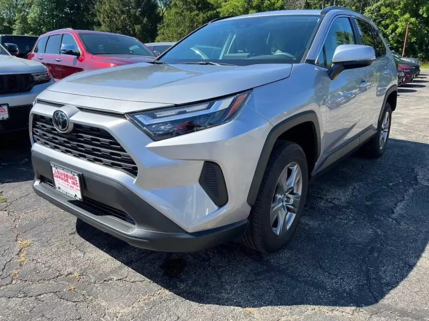 2024 Toyota RAV4 XLE photo 1