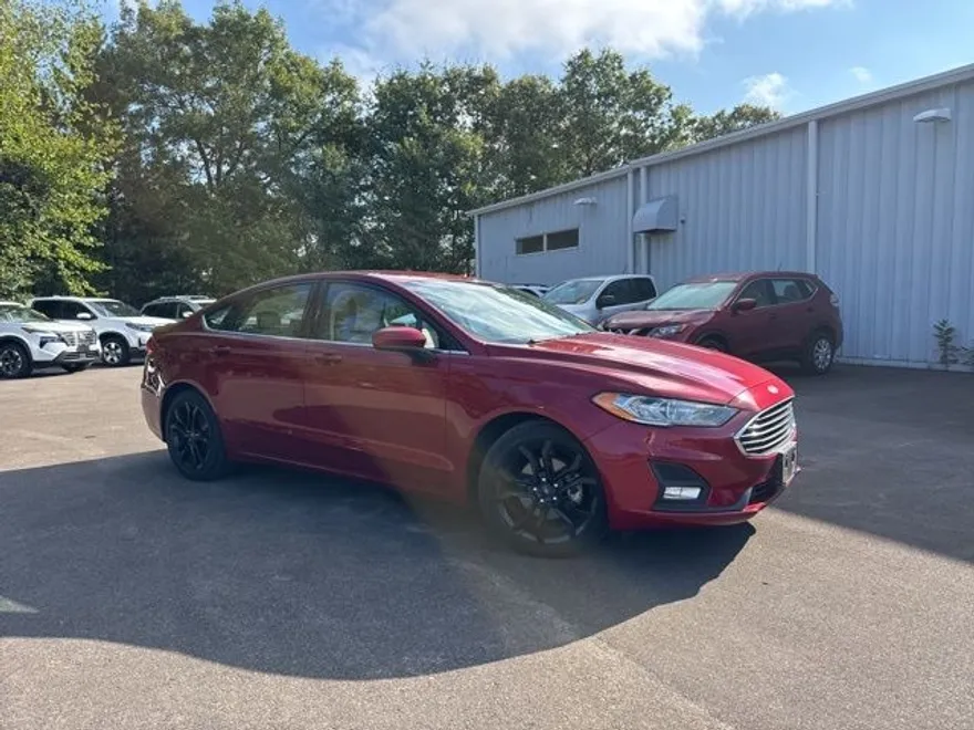 2019 Ford Fusion SE photo 1