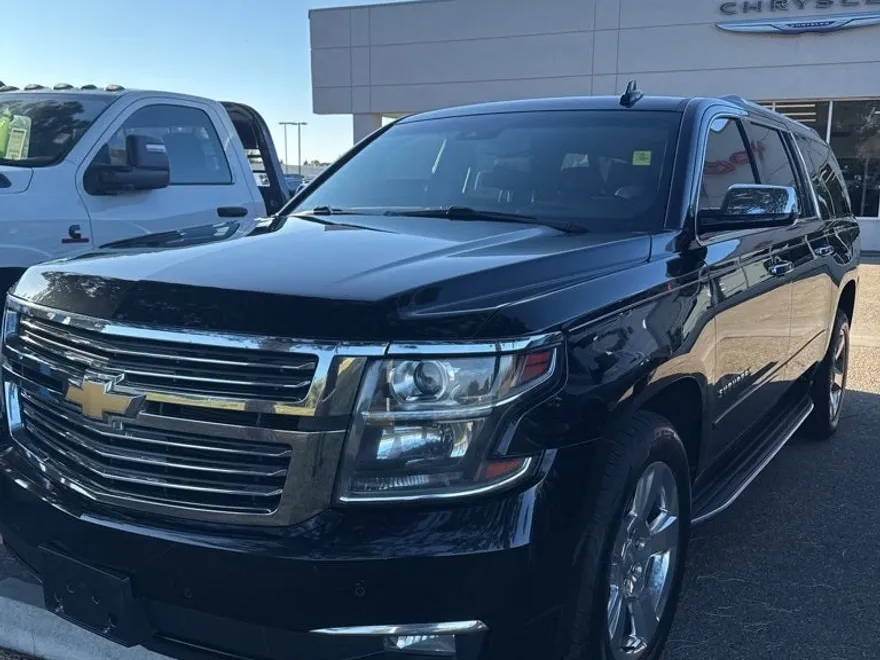 2017 Chevrolet Suburban Premier photo 1