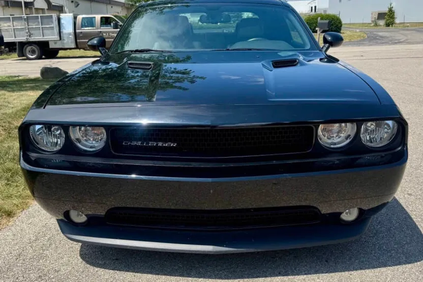 2013 Dodge Challenger R/T Plus photo 1