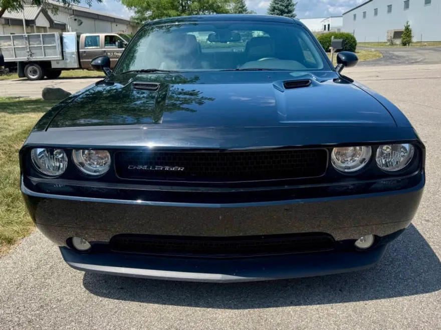 2013 Dodge Challenger R/T Plus photo 1