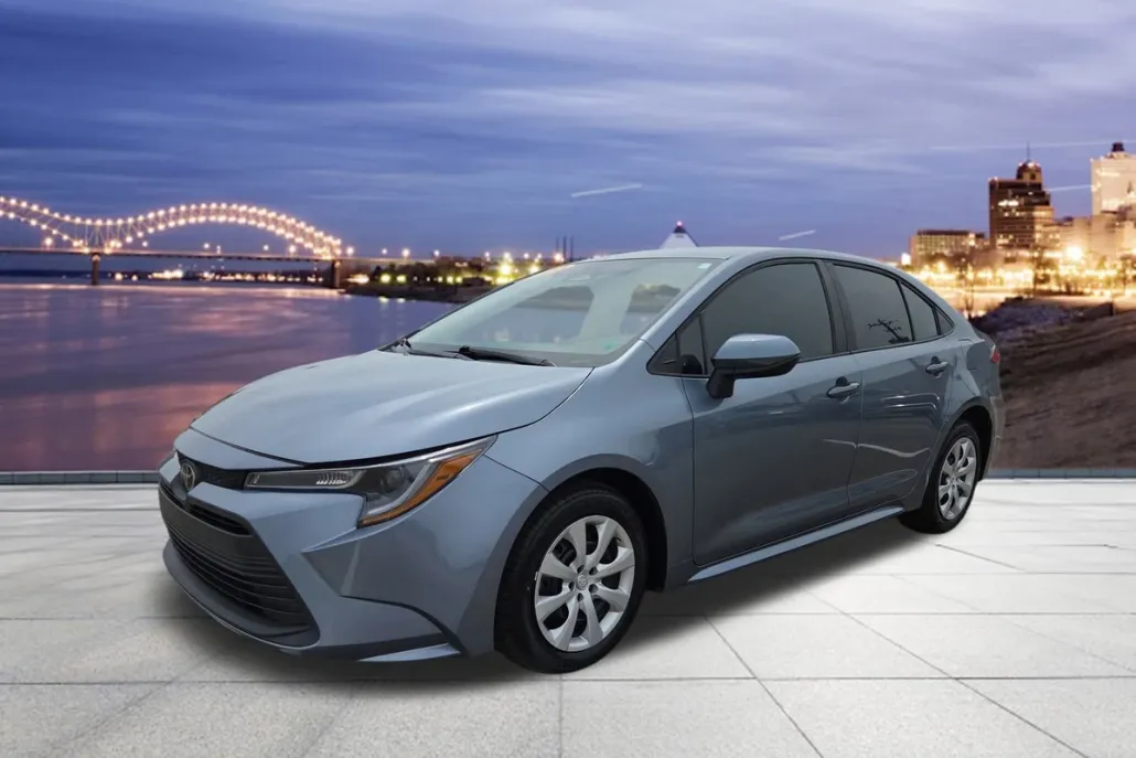 2023 Toyota Corolla LE photo 1