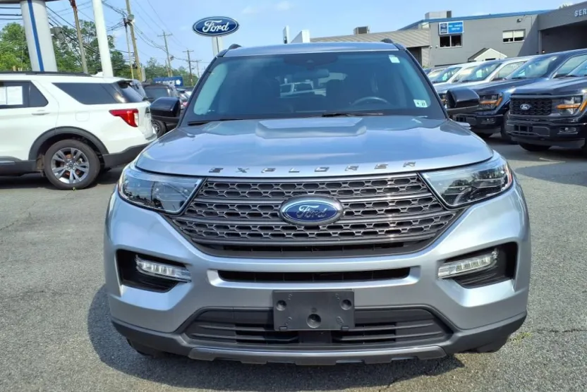 2022 Ford Explorer XLT photo 1