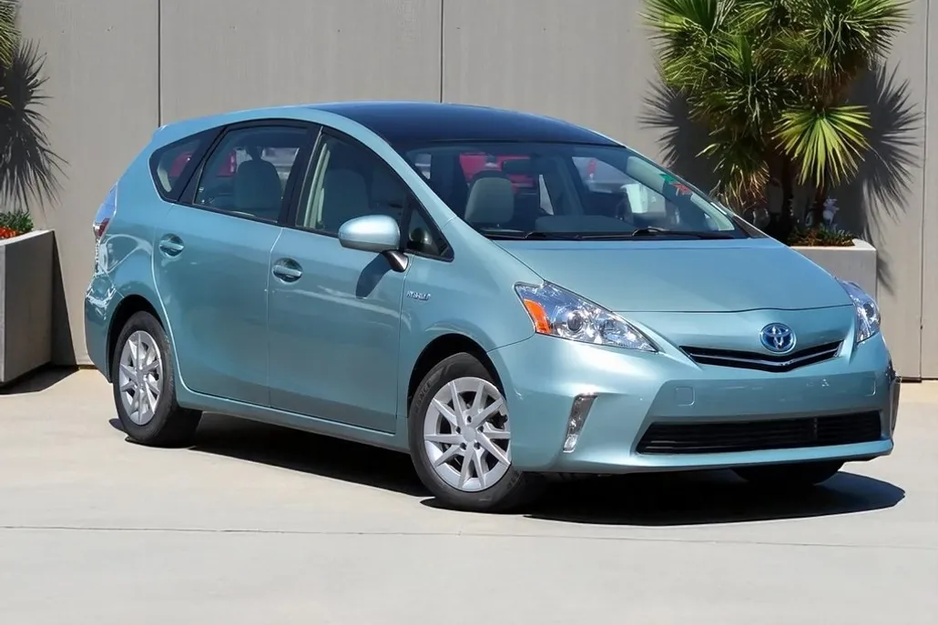 2014 Toyota Prius V Three photo 1