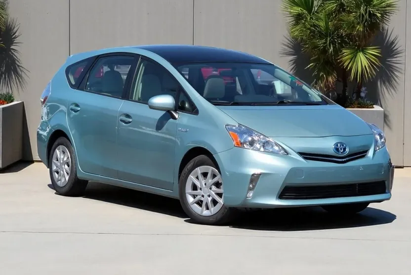 2014 Toyota Prius V Three photo 1