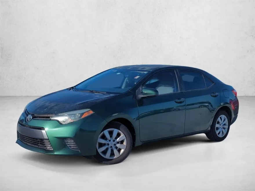 2015 Toyota Corolla LE photo 1