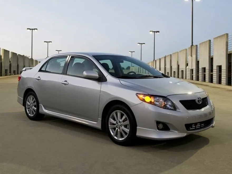 2010 Toyota Corolla LE photo 1