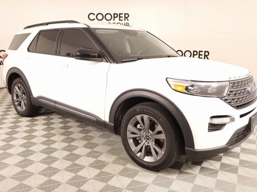 2022 Ford Explorer XLT photo 1