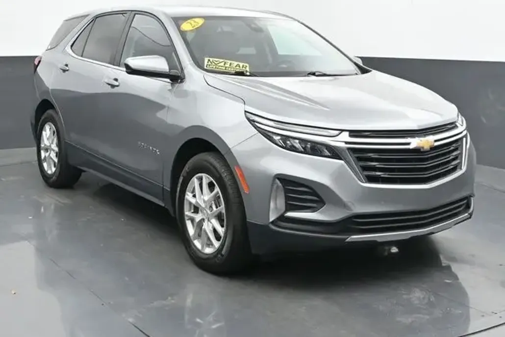 2023 Chevrolet Equinox LT photo 1