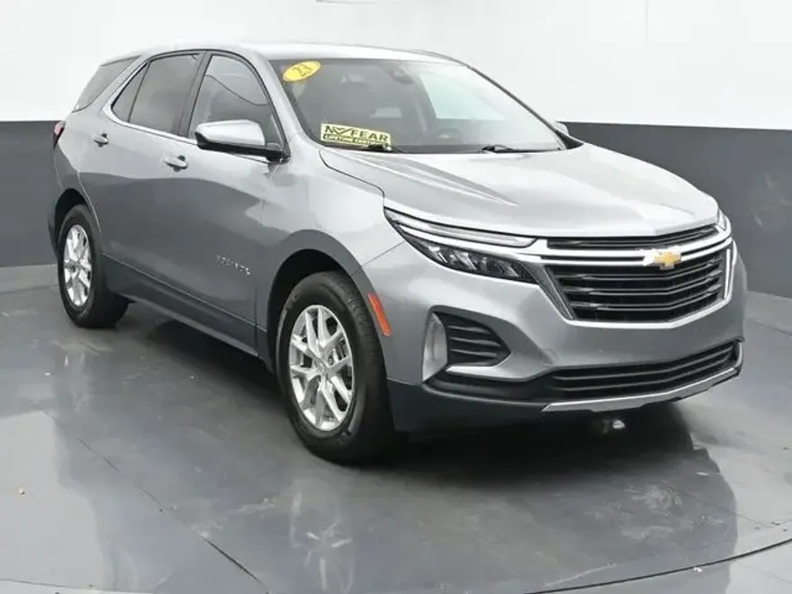 2023 Chevrolet Equinox LT photo 1