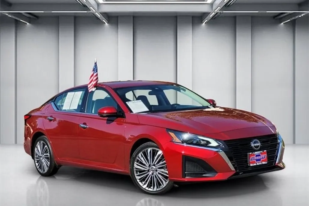 2024 Nissan Altima 2.5 SL photo 1