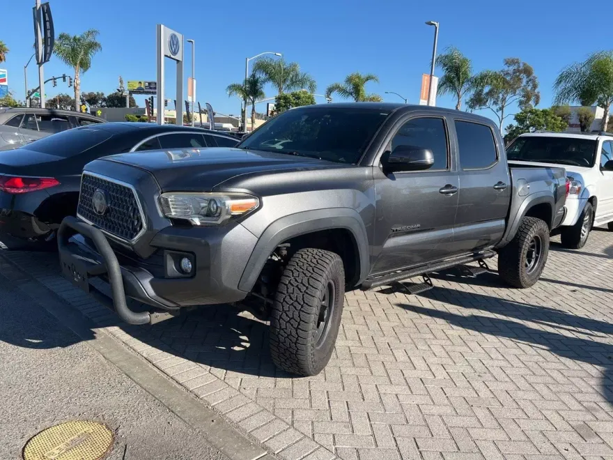 2018 Toyota Tacoma V6 photo 1