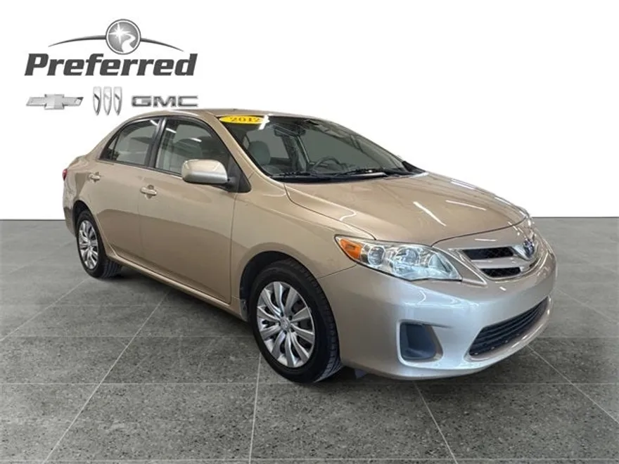 2012 Toyota Corolla LE photo 1