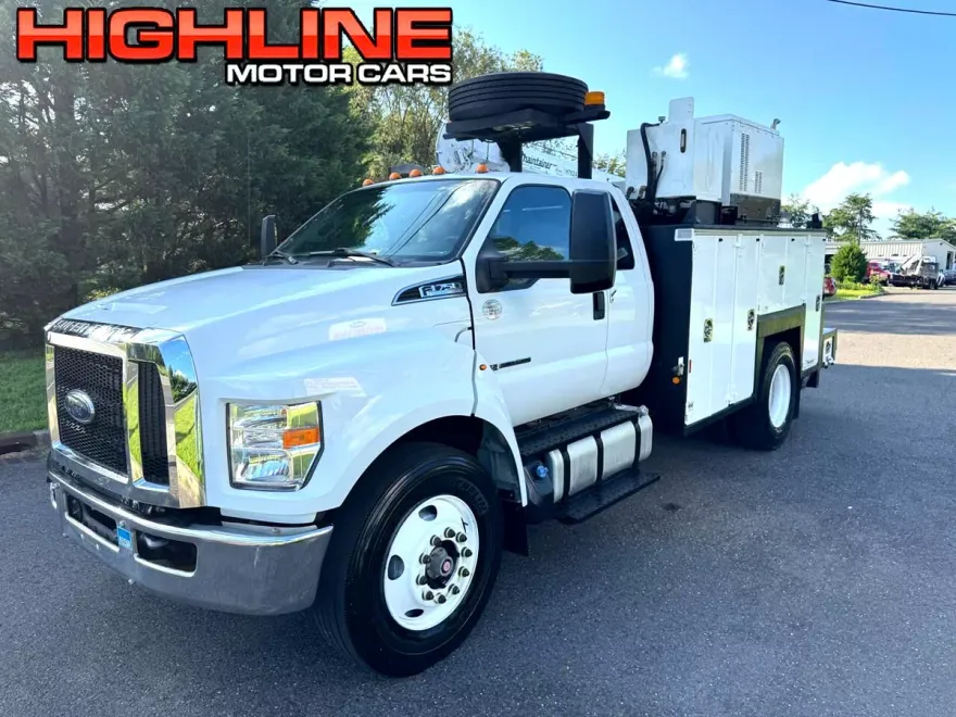 2019 Ford F-750 SuperCab photo 1