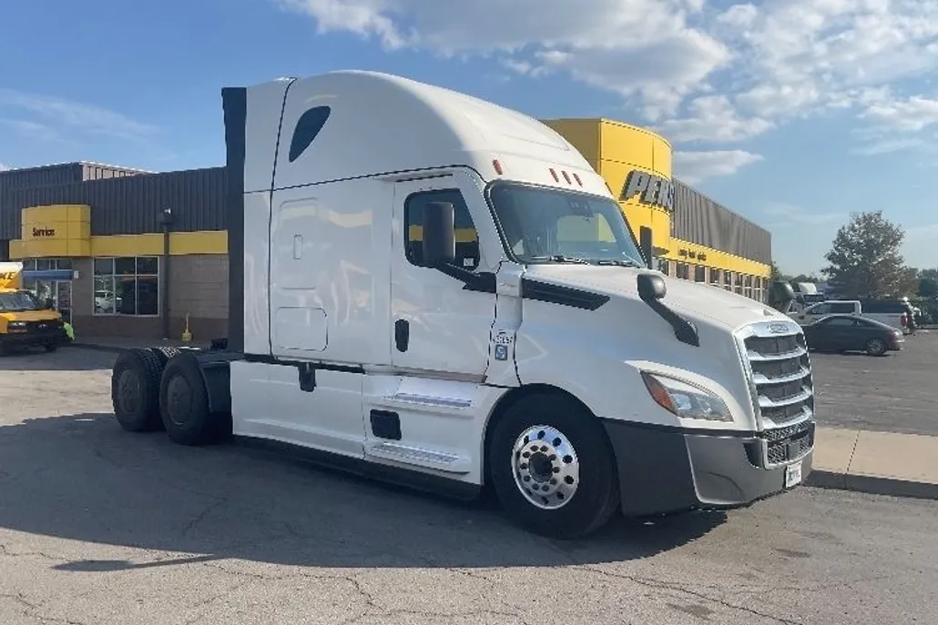 2022 Freightliner Cascadia 126" Sleeper Cab photo 1