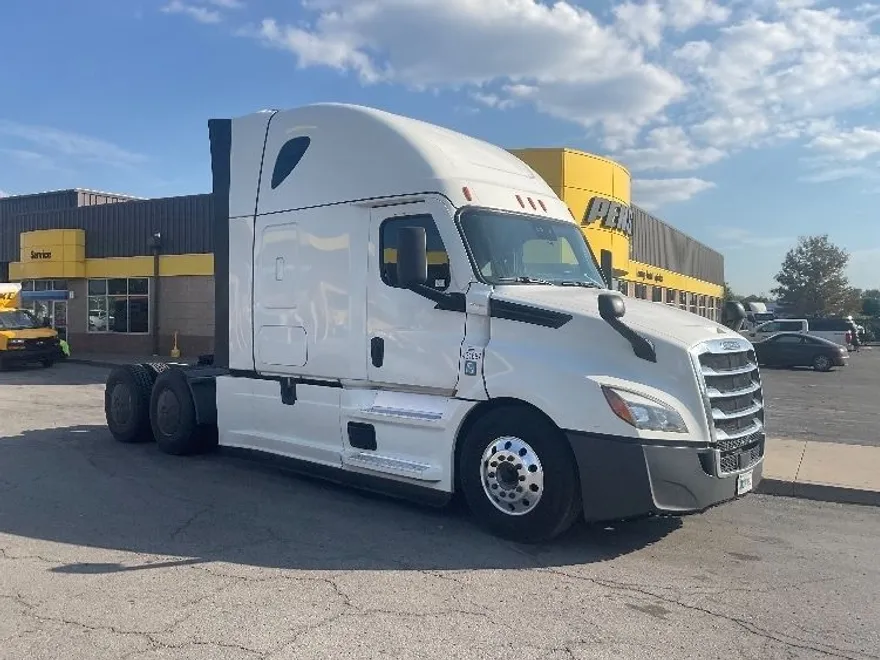 2022 Freightliner Cascadia 126" Sleeper Cab photo 1