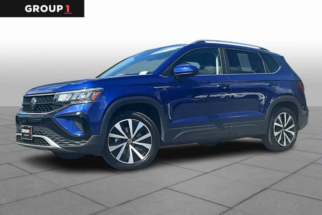2023 Volkswagen Taos SE photo 1