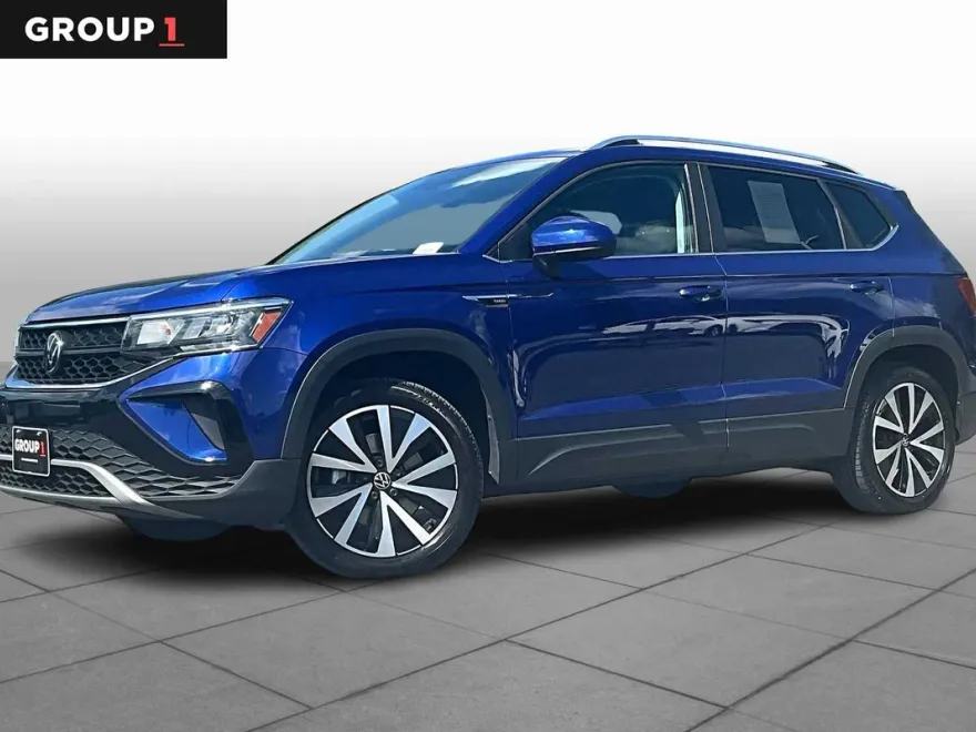 2023 Volkswagen Taos SE photo 1