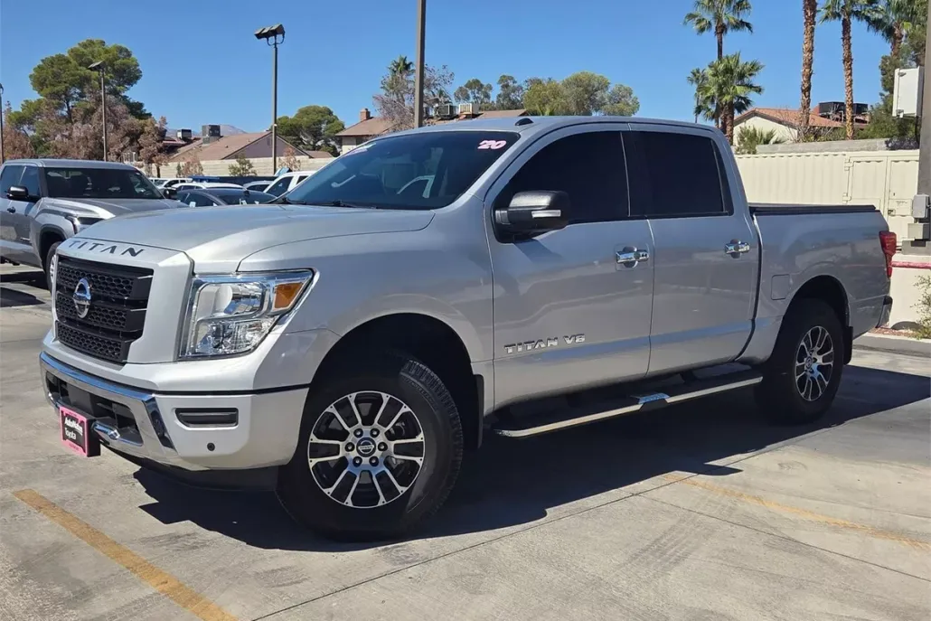 2020 Nissan Titan SV photo 1