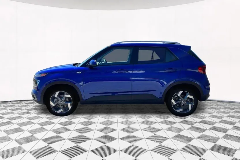 2025 Hyundai Venue SEL photo 1