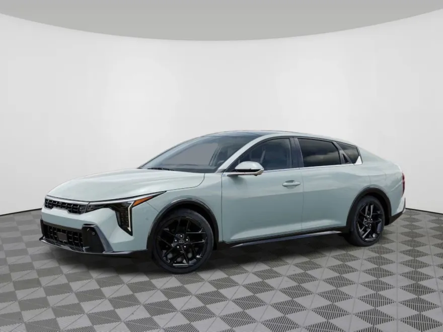 2025 Kia K4 GT-Line Turbo photo 1