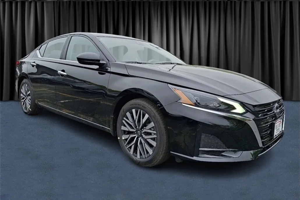 2025 Nissan Altima 2.5 SV photo 1