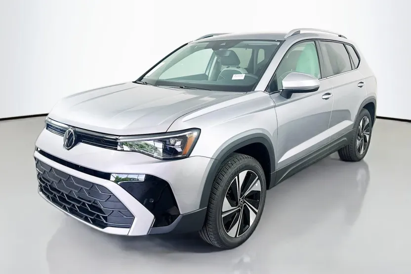 2025 Volkswagen Taos SE photo 1