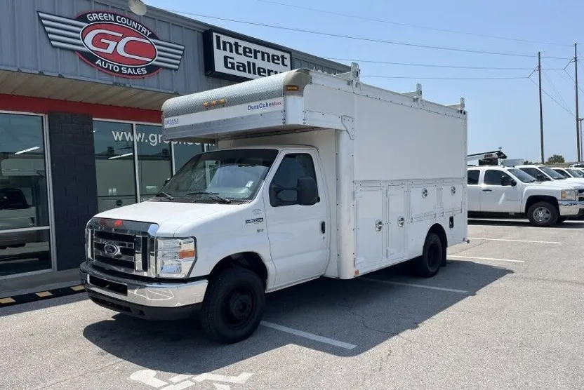 2016 Ford E-350 photo 1