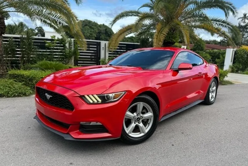 2017 Ford Mustang V6 photo 1