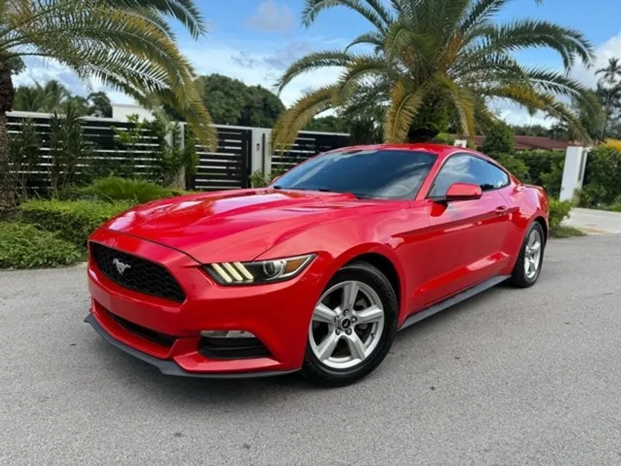 2017 Ford Mustang V6 photo 1