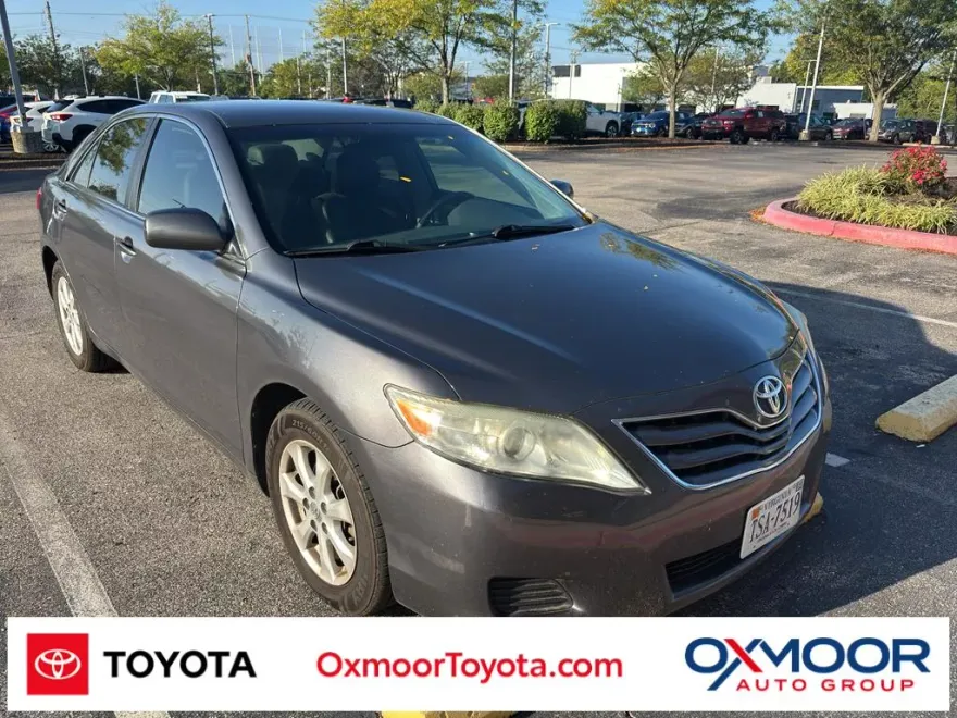 2011 Toyota Camry LE photo 1