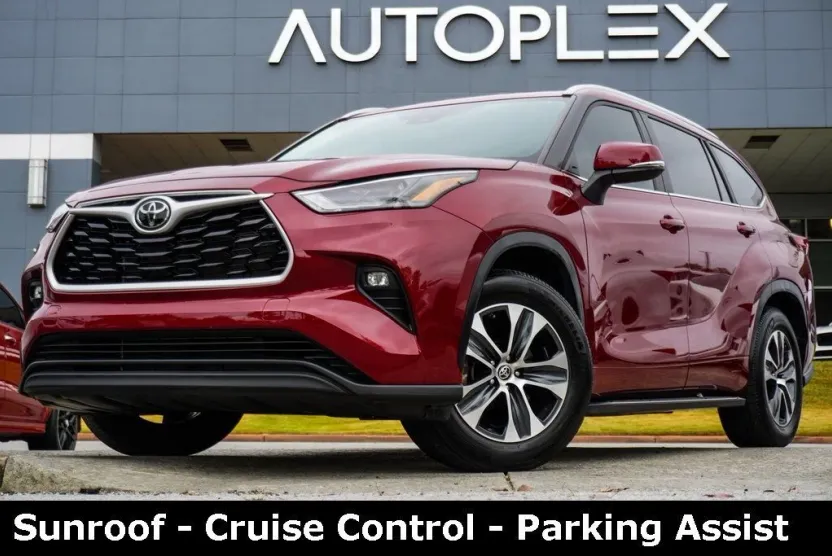 2023 Toyota Highlander XLE photo 1
