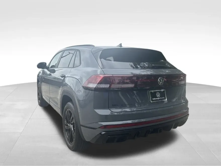 2026 Volkswagen Atlas Cross Sport SEL R-Line photo 1