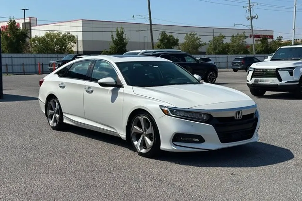 2018 Honda Accord Touring photo 1