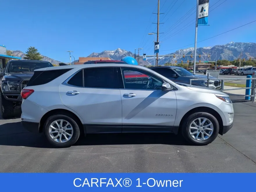 2020 Chevrolet Equinox LT photo 1