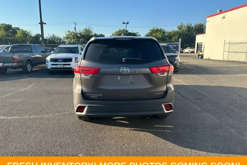 2018 Toyota Highlander Limited photo 1