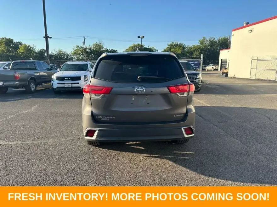 2018 Toyota Highlander Limited photo 1