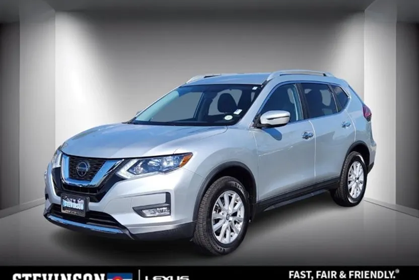 2018 Nissan Rogue SV photo 1