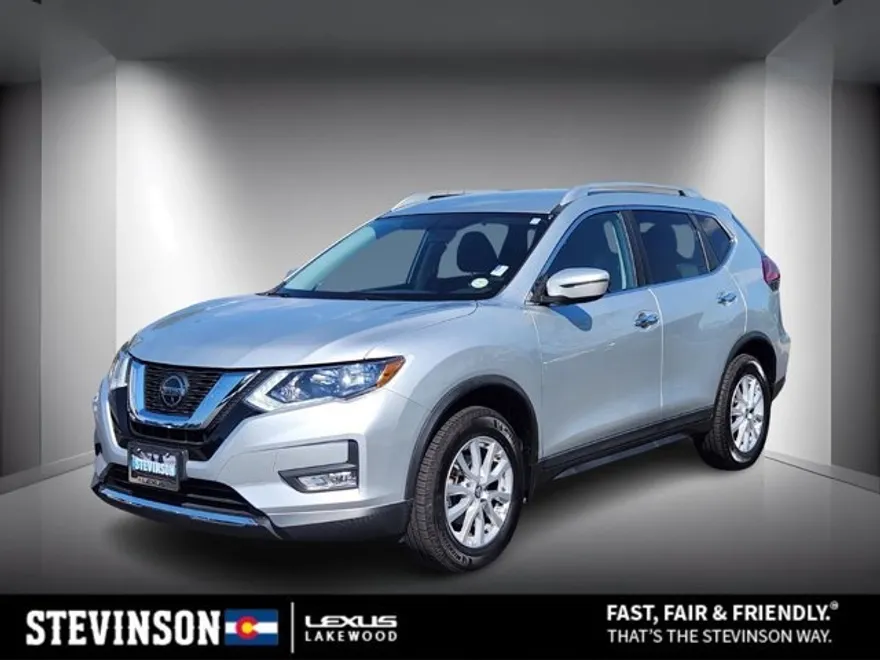 2018 Nissan Rogue SV photo 1