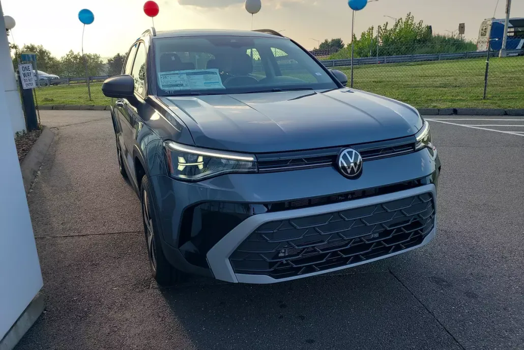 2025 Volkswagen Taos S photo 1
