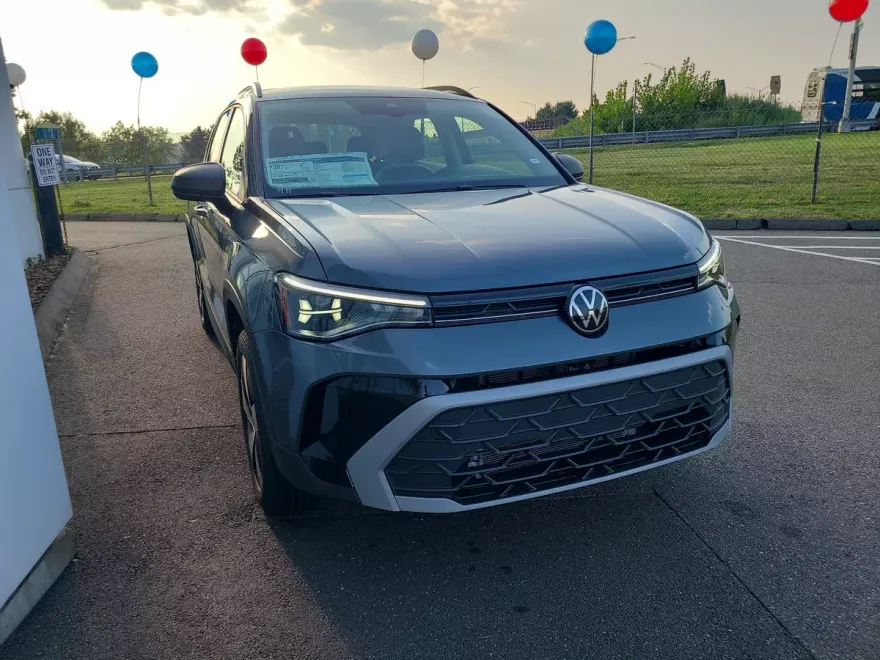2025 Volkswagen Taos S photo 1