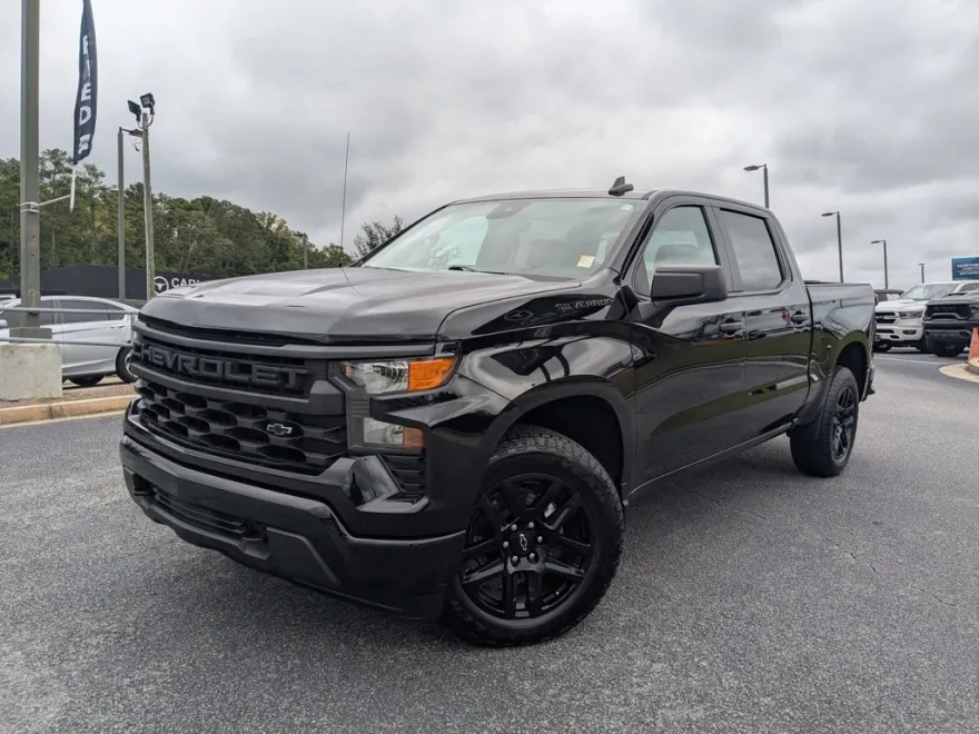 2024 Chevrolet Silverado 1500 Custom photo 1