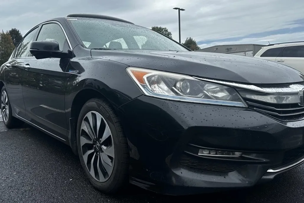 2017 Honda Accord Hybrid EX-L photo 1