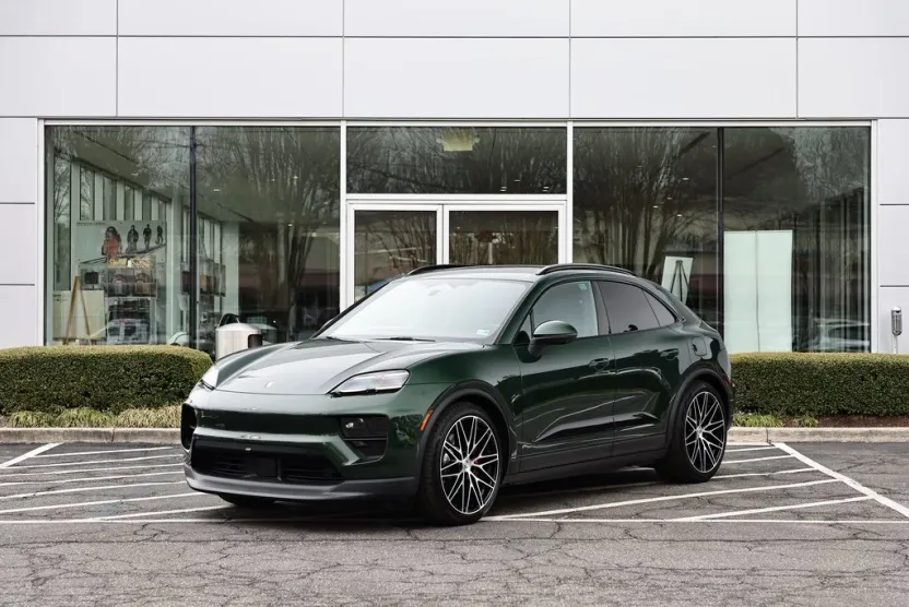 2025 Porsche Macan Electric photo 1