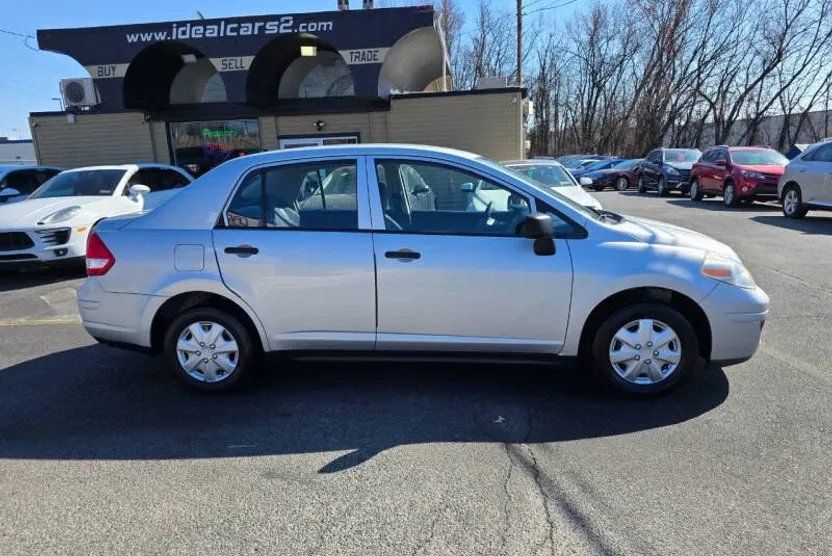 2009 Nissan Versa 1.6 Base photo 1